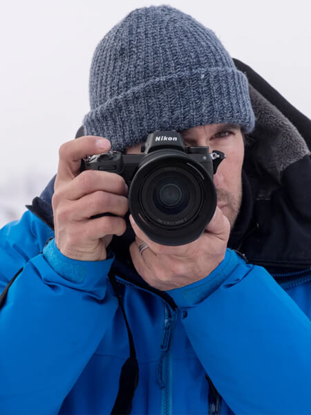 Nikon Z7, un homme avec une veste bleue