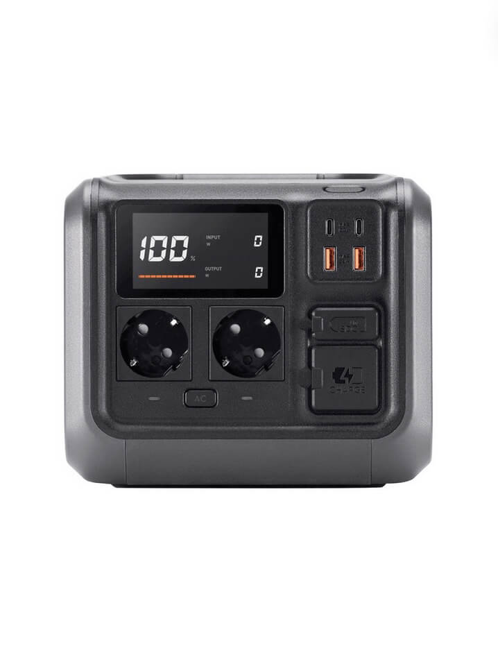 Station DJI Power 500 sur fond blanc avec écran allumé